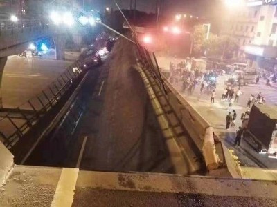 312國(guó)道無錫段上跨橋垮塌，橋下3輛小車被壓